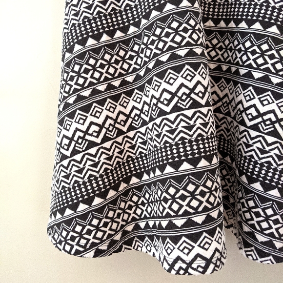 black & offwhite abstract print fit & flare dress - Picture 6 of 10